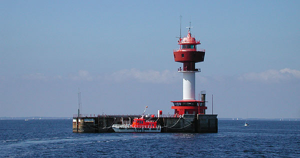 Lotstenstation und Leuchtturm in der Kieler Förde